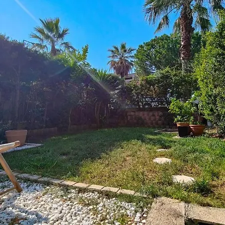 Апартаменты Loubet Plage - Spacieux Avec Jardin *